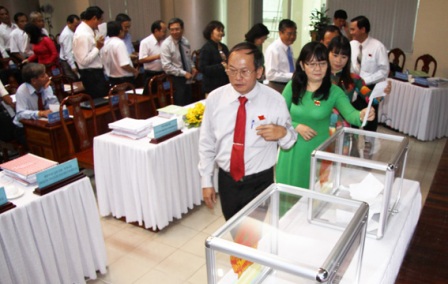 Đồng Nai Đại biểu HĐND tỉnh hưởng ứng quyên góp chương trình Vì biển đảo Việt Nam